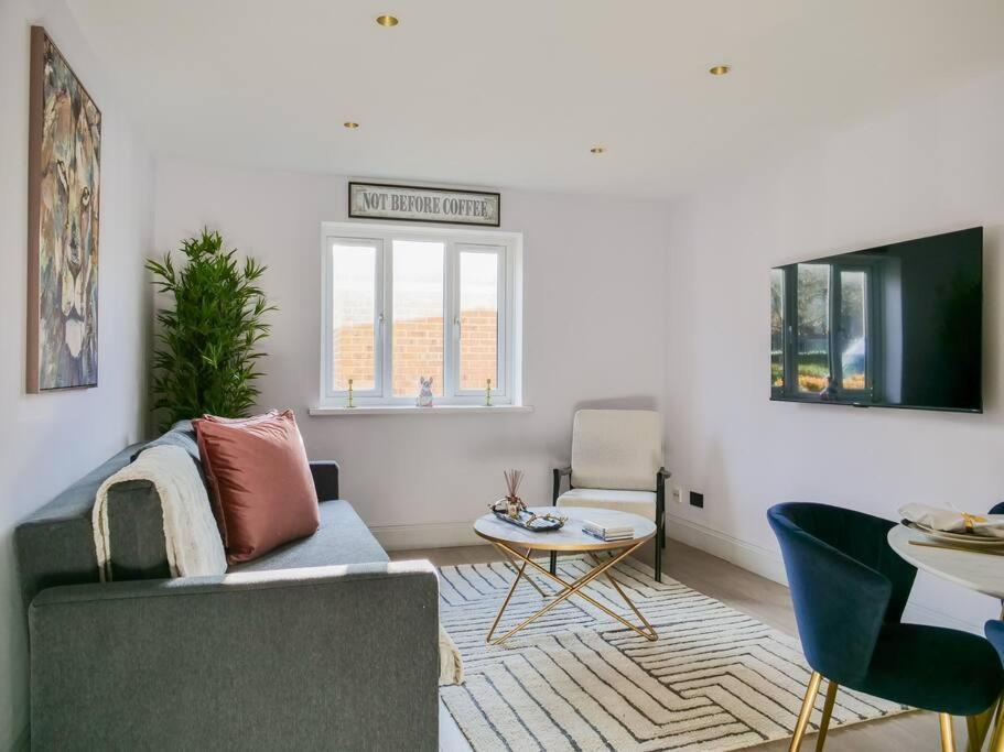 Stylish Retreat For Your Short Getaway Apartment