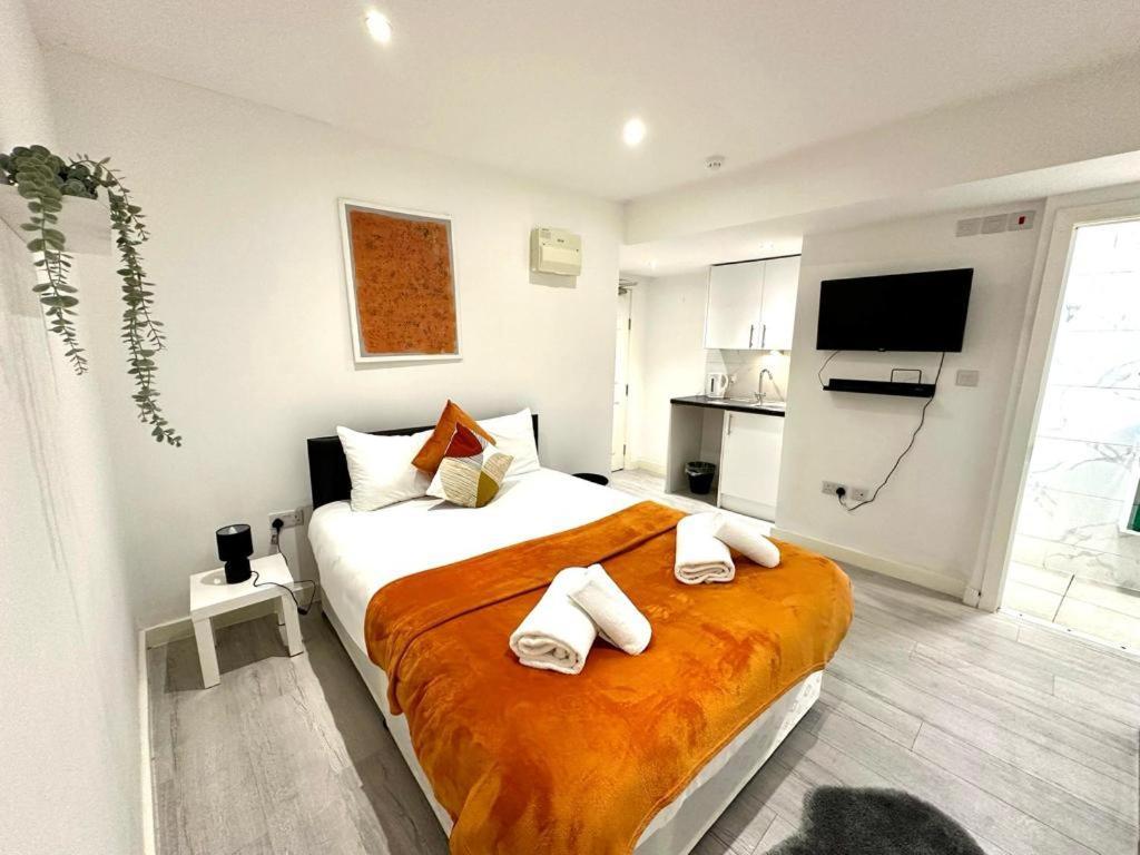Kent House - Se26 *