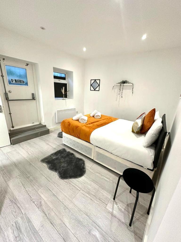 Kent House - Se26 *