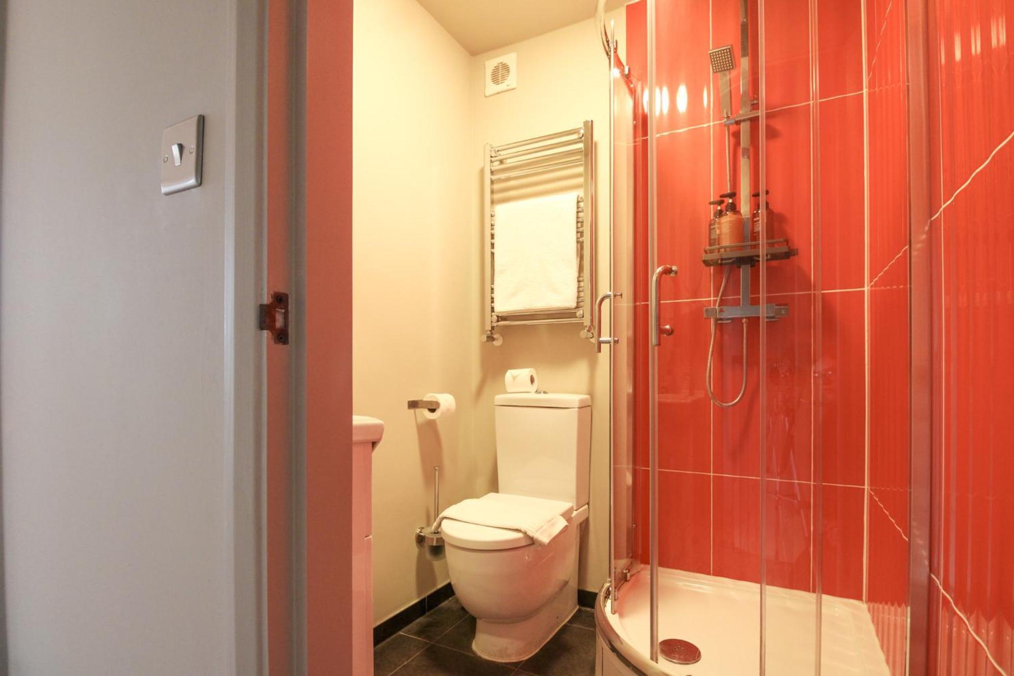 Leilighet 2br Flat King Bed 4 Min To Dlr Easy Access