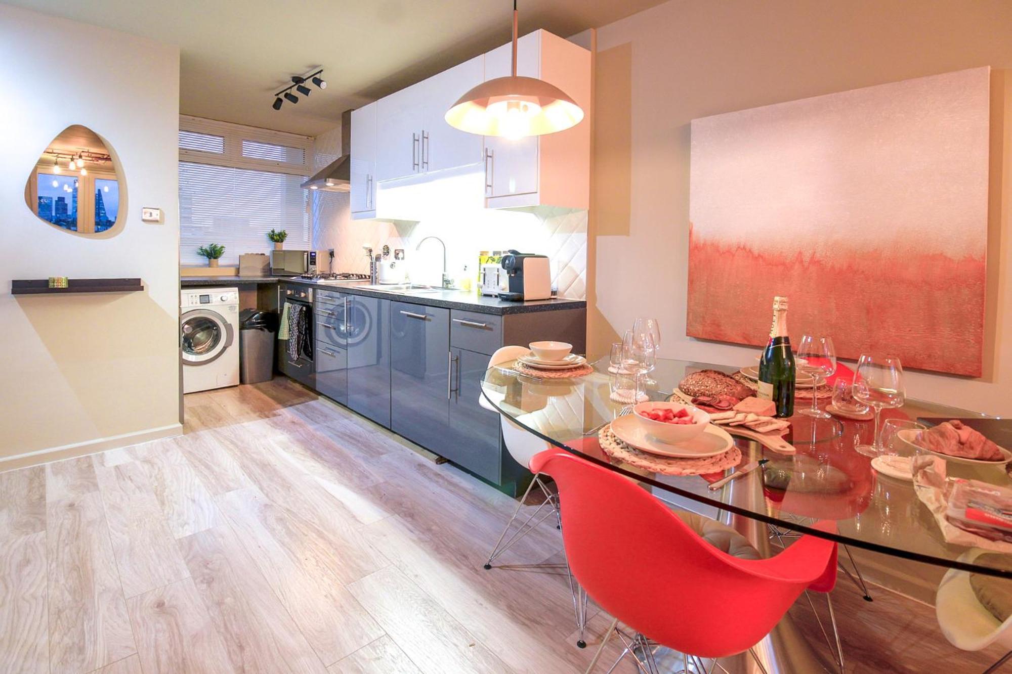 2br Flat King Bed 4 Min To Dlr Easy Access * London