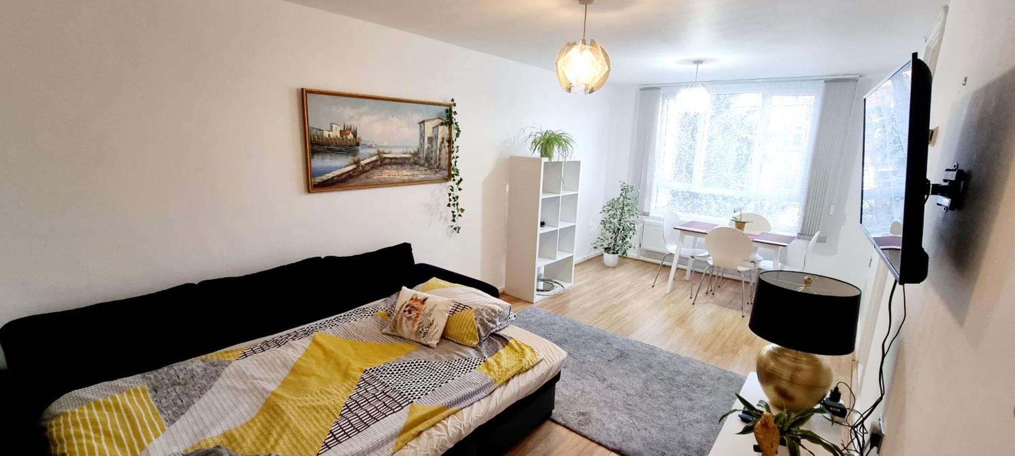 Serviced - Exel & O2 & Canning Town - Away From * Londen