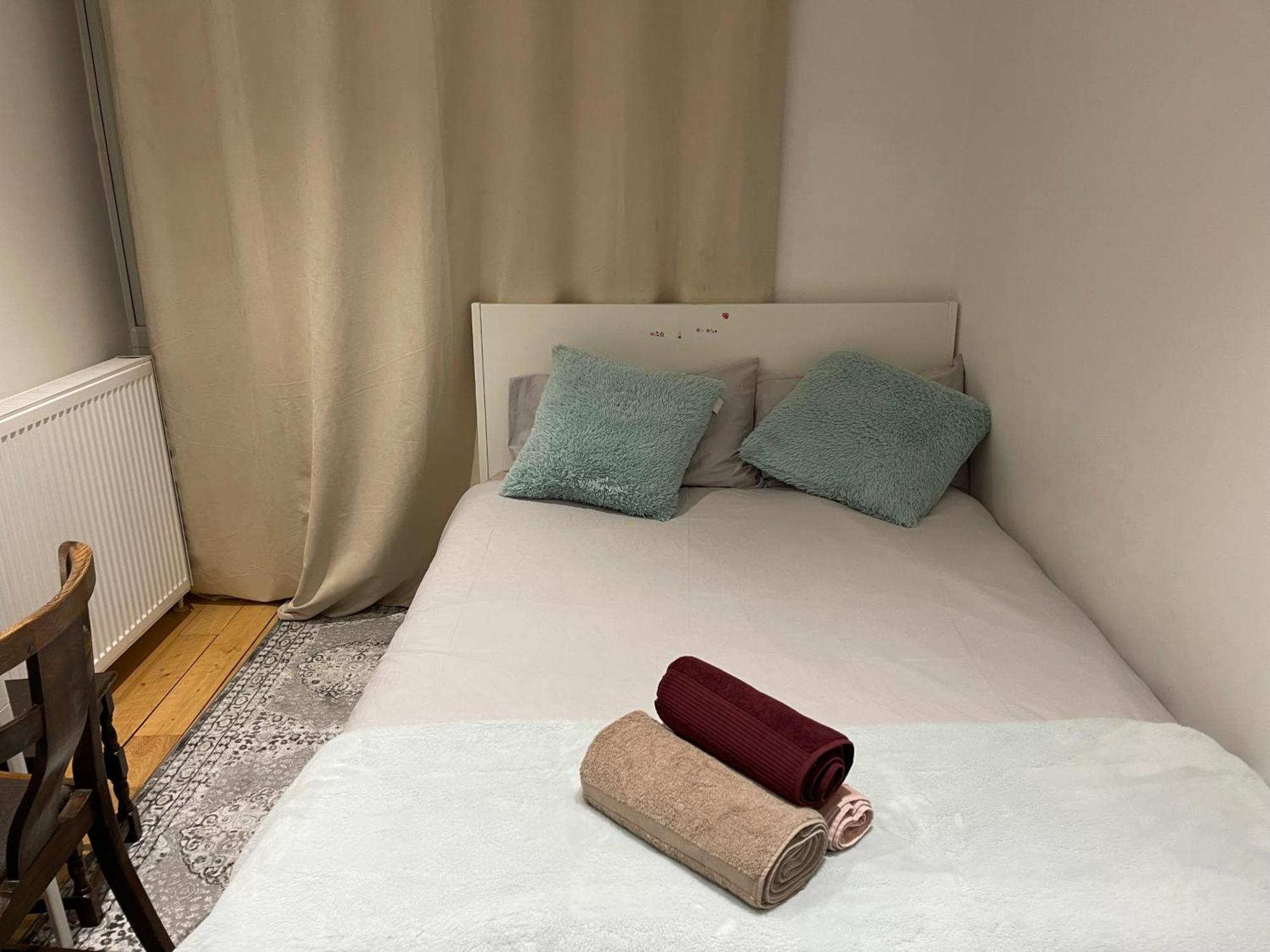 Luxe 4 Bedroom House With 4 Bathrooms - Elizabeth Line & Acton Stations At Walking Distance