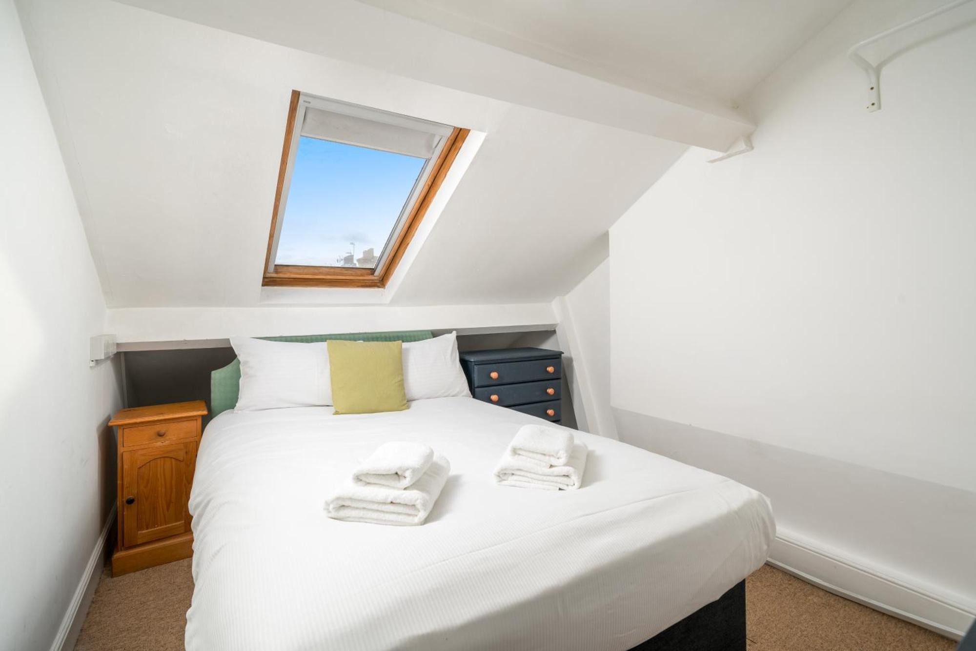 Cozy Maisonette Near Abbey Road Apartment *