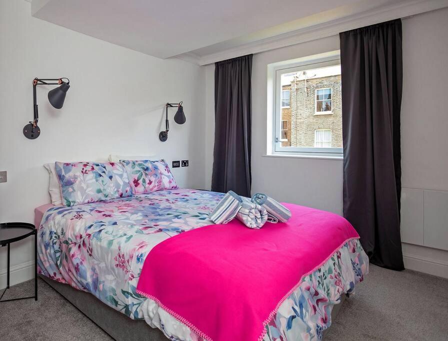 Shirlock - Italianflat * London