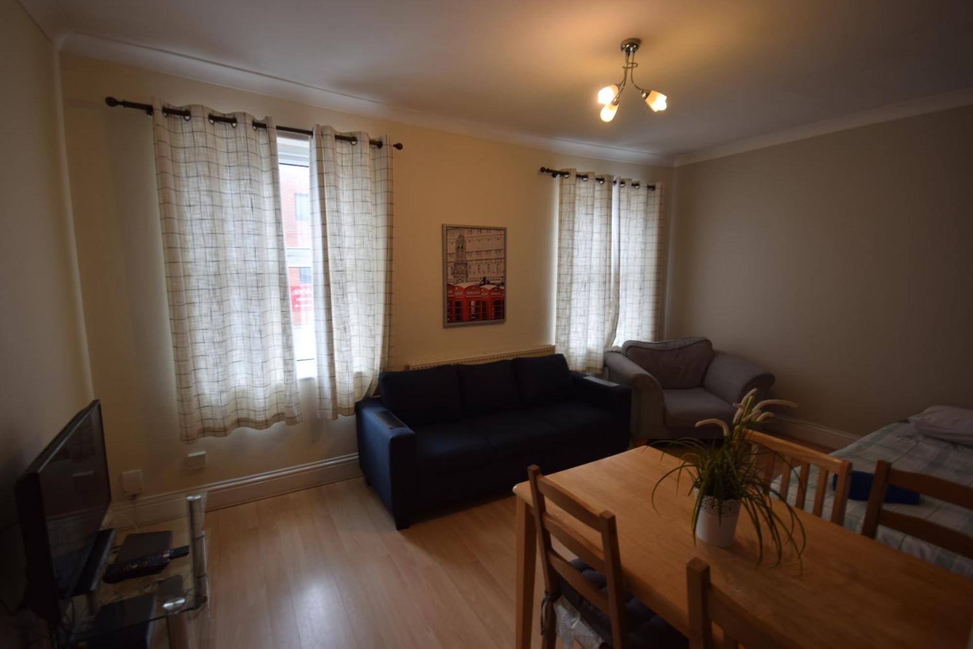 Two Bedroom Flat St Andrews Road Londen