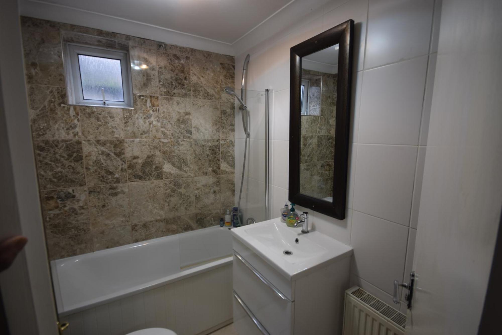 Appartement Two Bedroom Flat St Andrews Road Londen