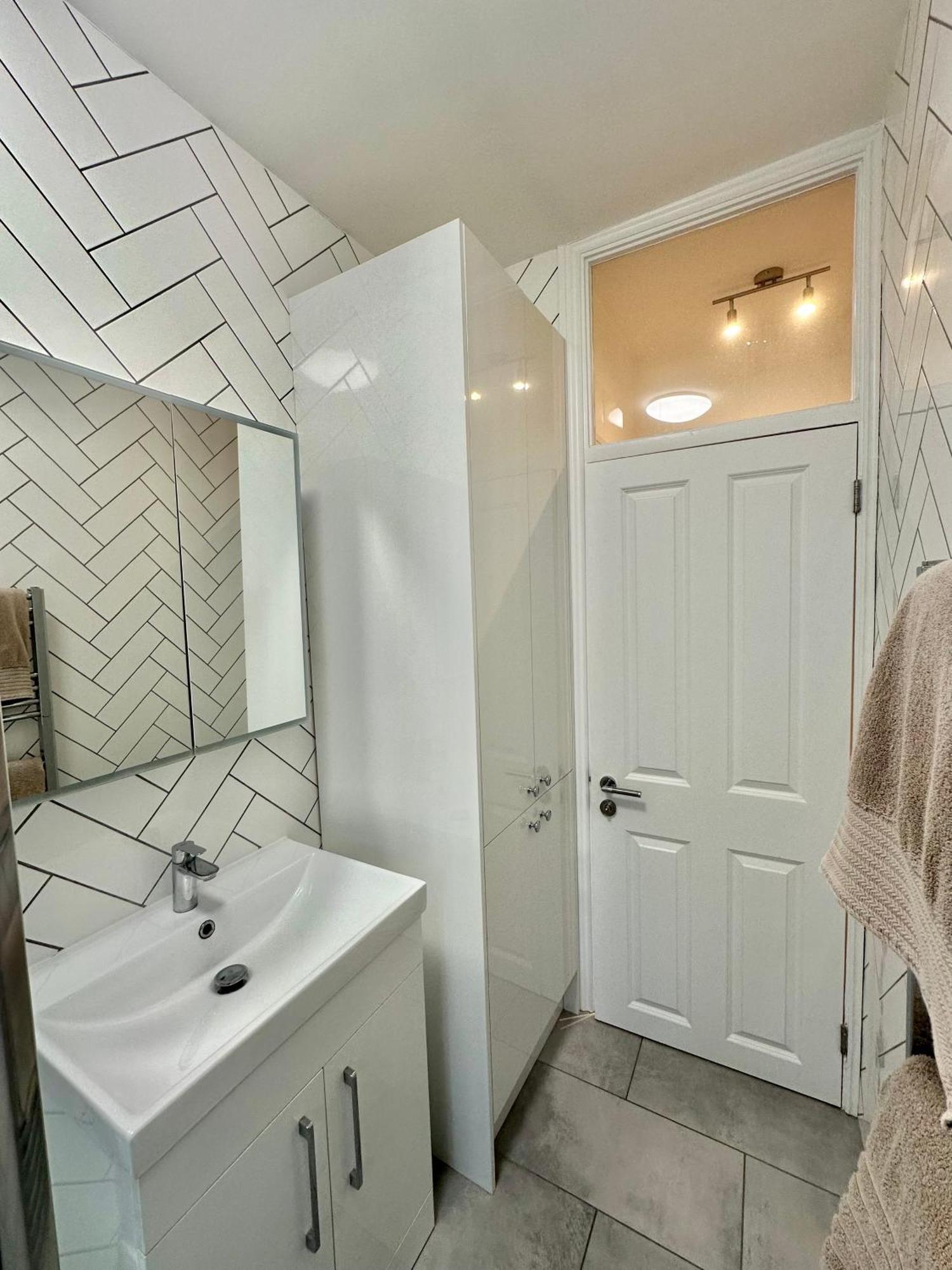 Bright And Airy Two Bedroom Apartment London