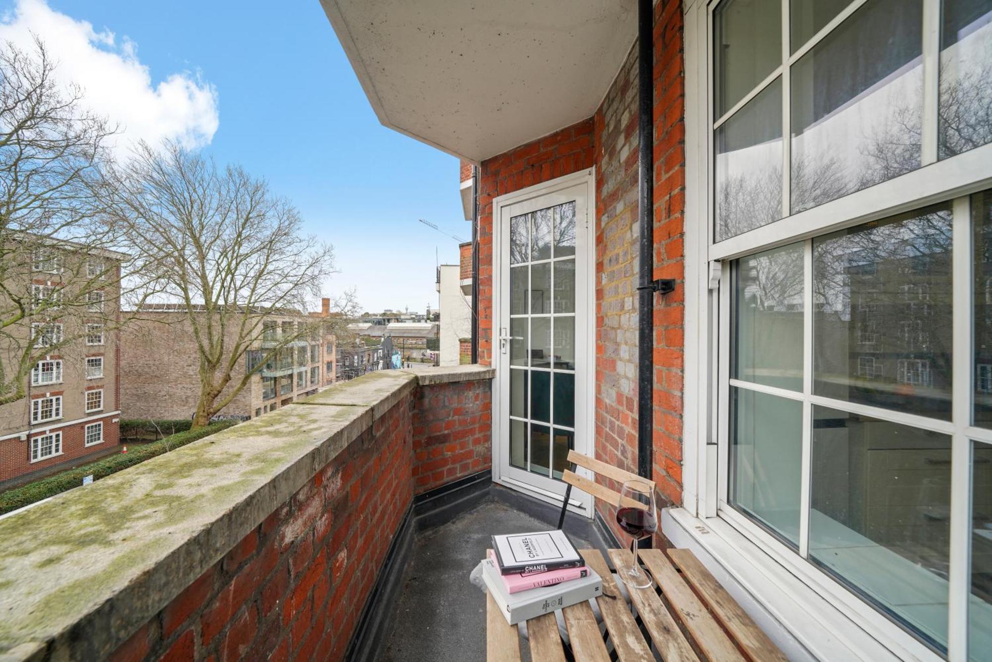 Apartment Calm Away From In Camden Town London