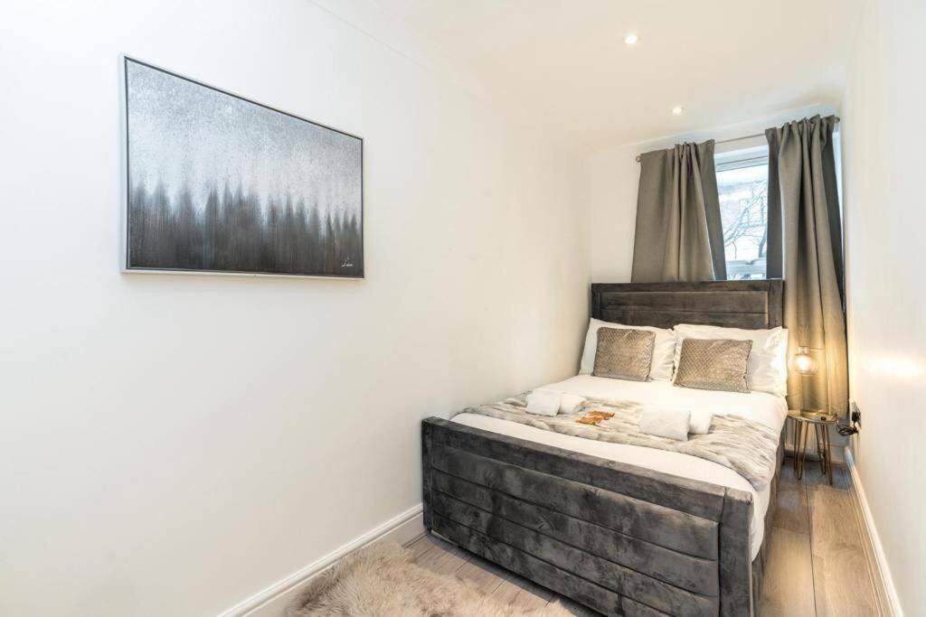 Leilighet Stylish 2bed With Sky Window *