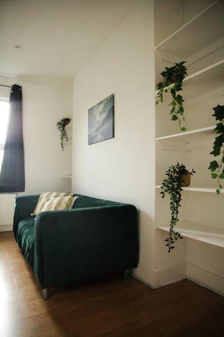2 Bedrooms Flat In Hammersmith Apartment
