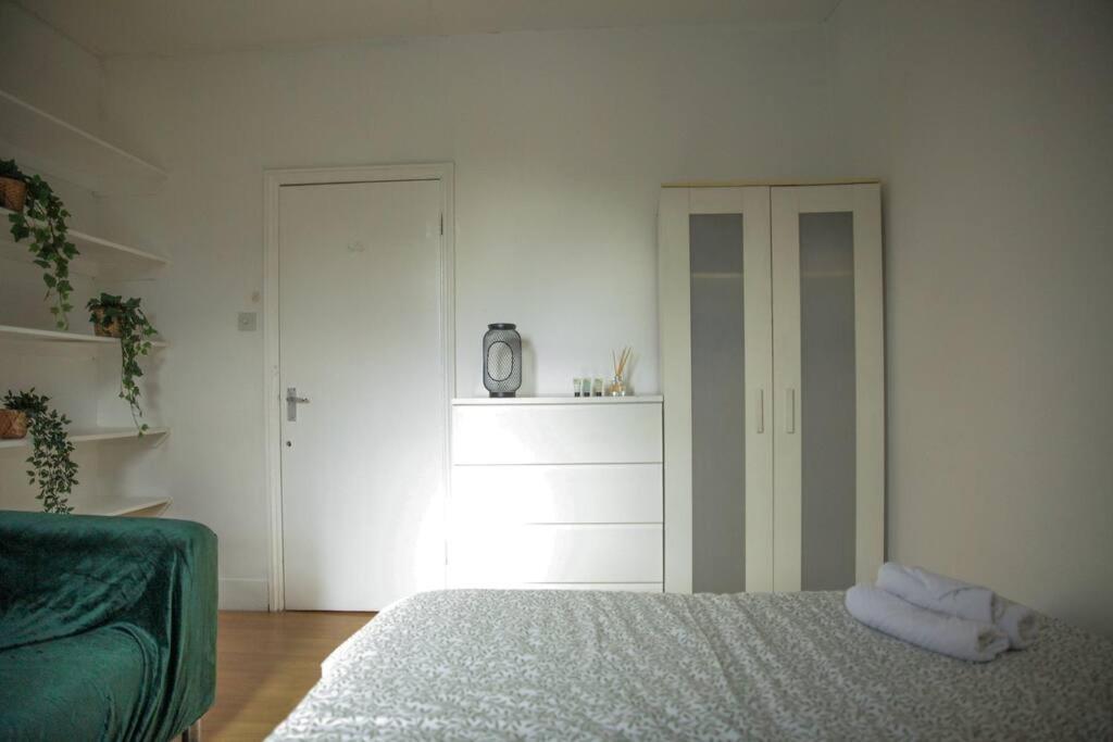 2 Bedrooms Flat In Hammersmith Apartment *