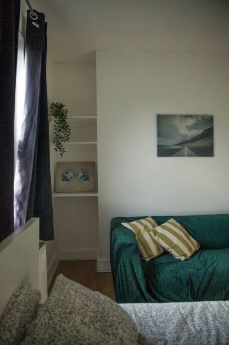 2 Bedrooms Flat In Hammersmith * London