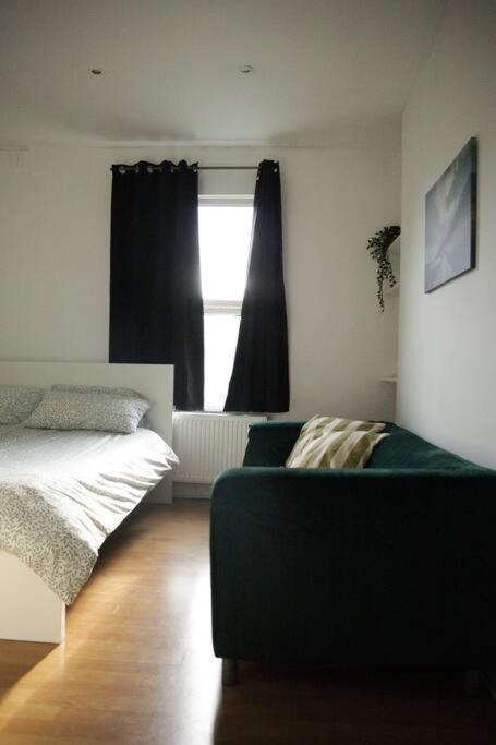 2 Bedrooms Flat In Hammersmith London