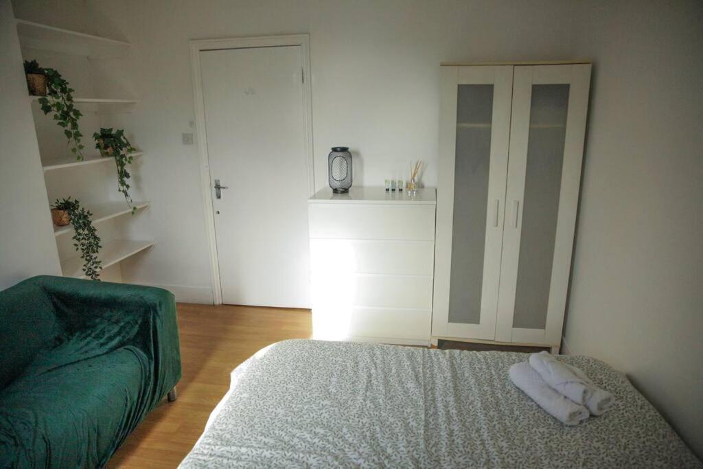 2 Bedrooms Flat In Hammersmith Apartment *