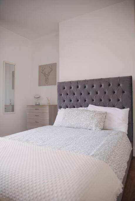 Apartment 2 Bedrooms Flat In Hammersmith London