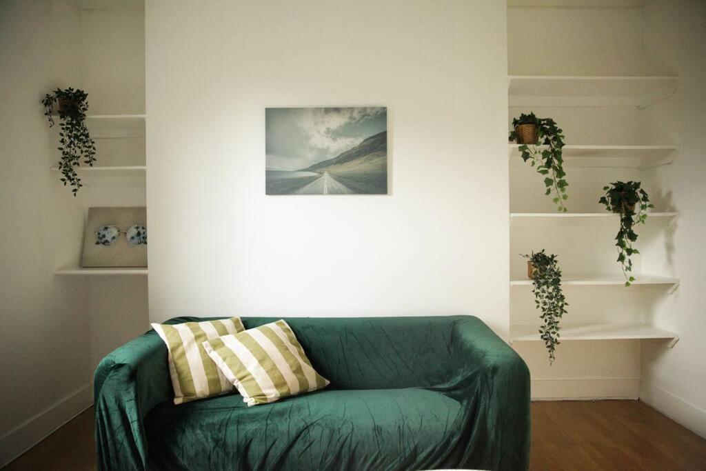 2 Bedrooms Flat In Hammersmith London