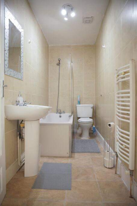2 Bedrooms Flat In Hammersmith Apartment