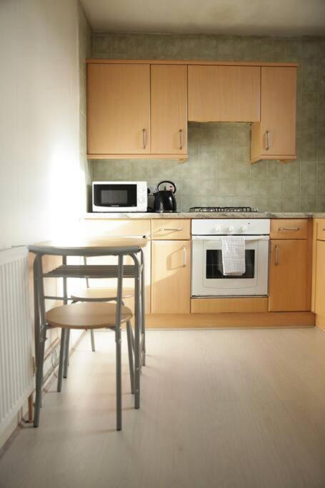 Apartment 2 Bedrooms Flat In Hammersmith London