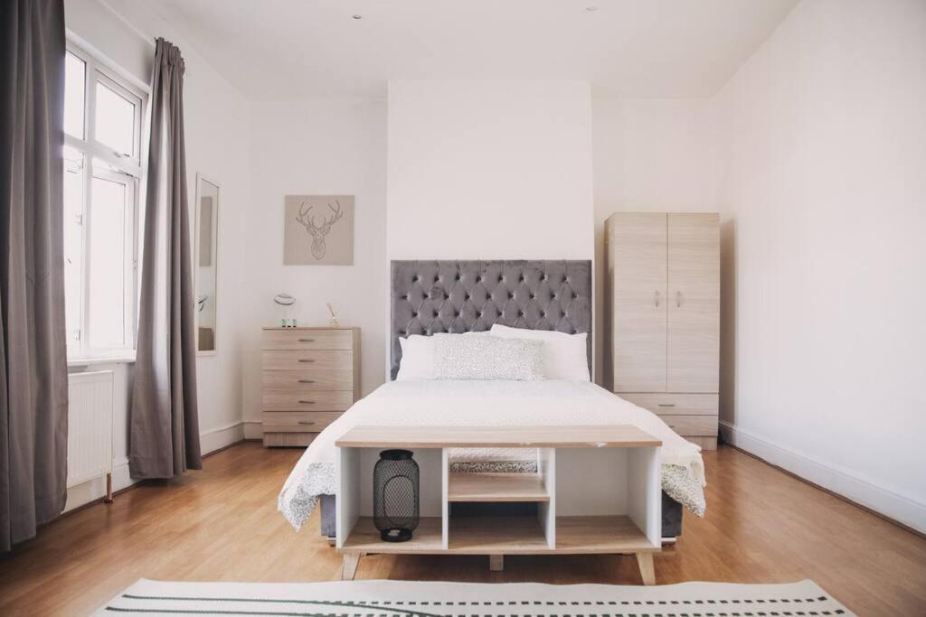 2 Bedrooms Flat In Hammersmith Apartment *