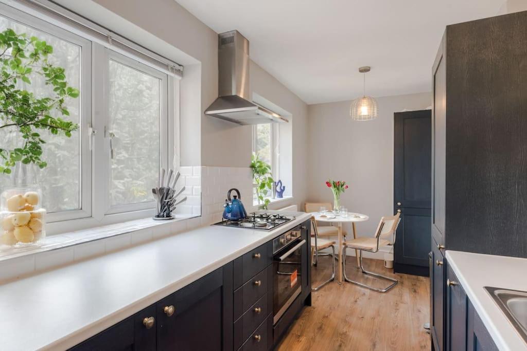 The Clissold, Two Bedroom N5 London
