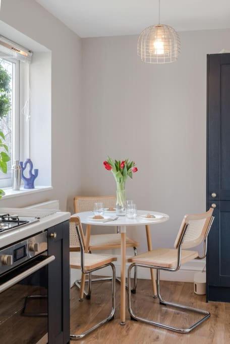 Apartment The Clissold, Two Bedroom N5 *