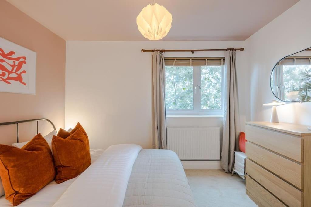 The Clissold, Two Bedroom N5 Apartment