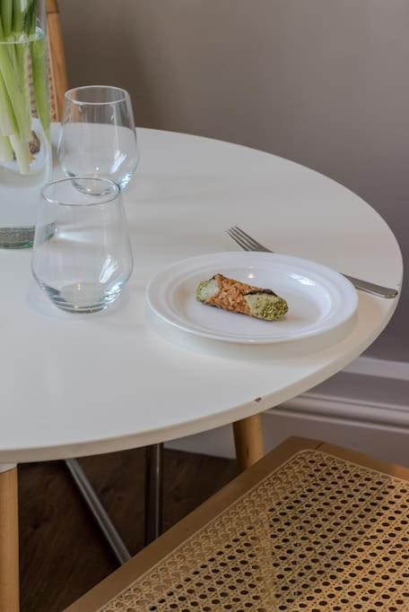 The Clissold, Two Bedroom N5 Apartment
