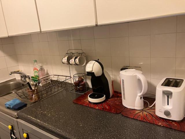 Comfy Rooms. Shared East Homestay. * London
