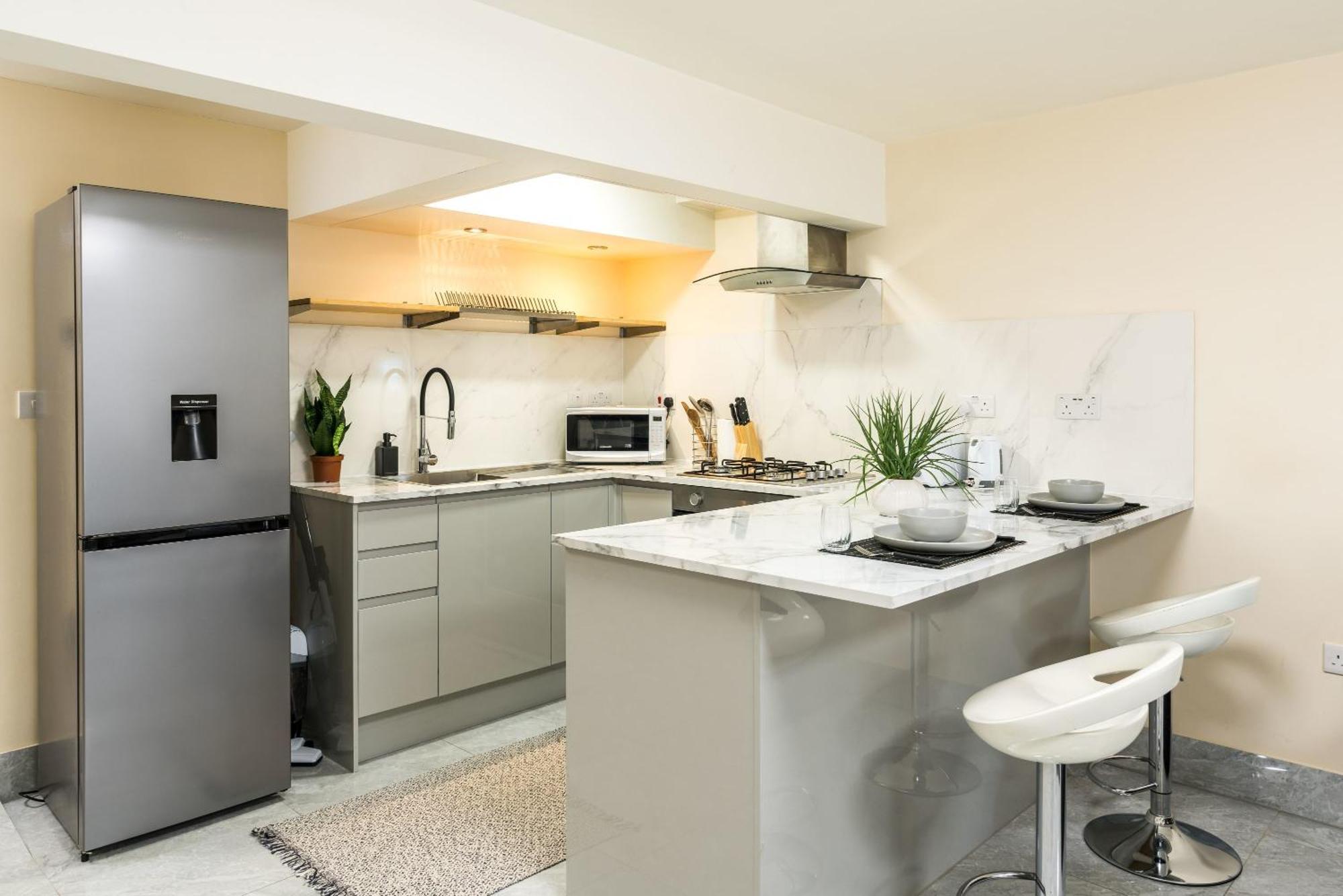 Huge Fully Equipped Studio 1 Min From Tube Station Vakantiehuis Londen