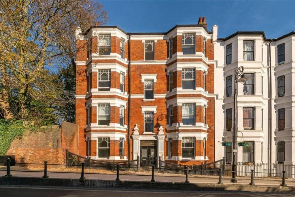 Stylish Hampstead Flat With Character And Charm * Londen