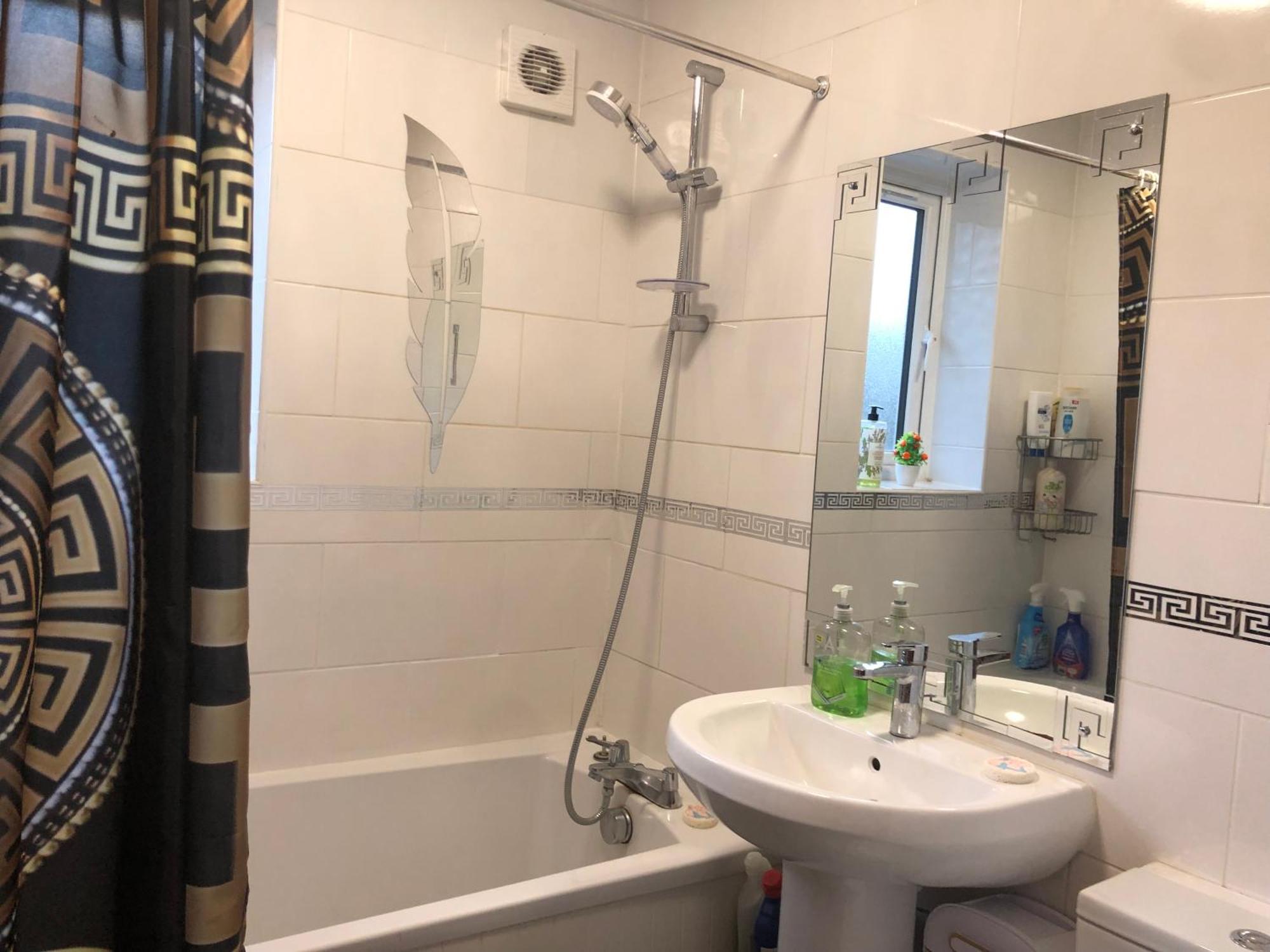 Ferienhaus Cheerful 4 Bedroom House With Garden Free Parking London