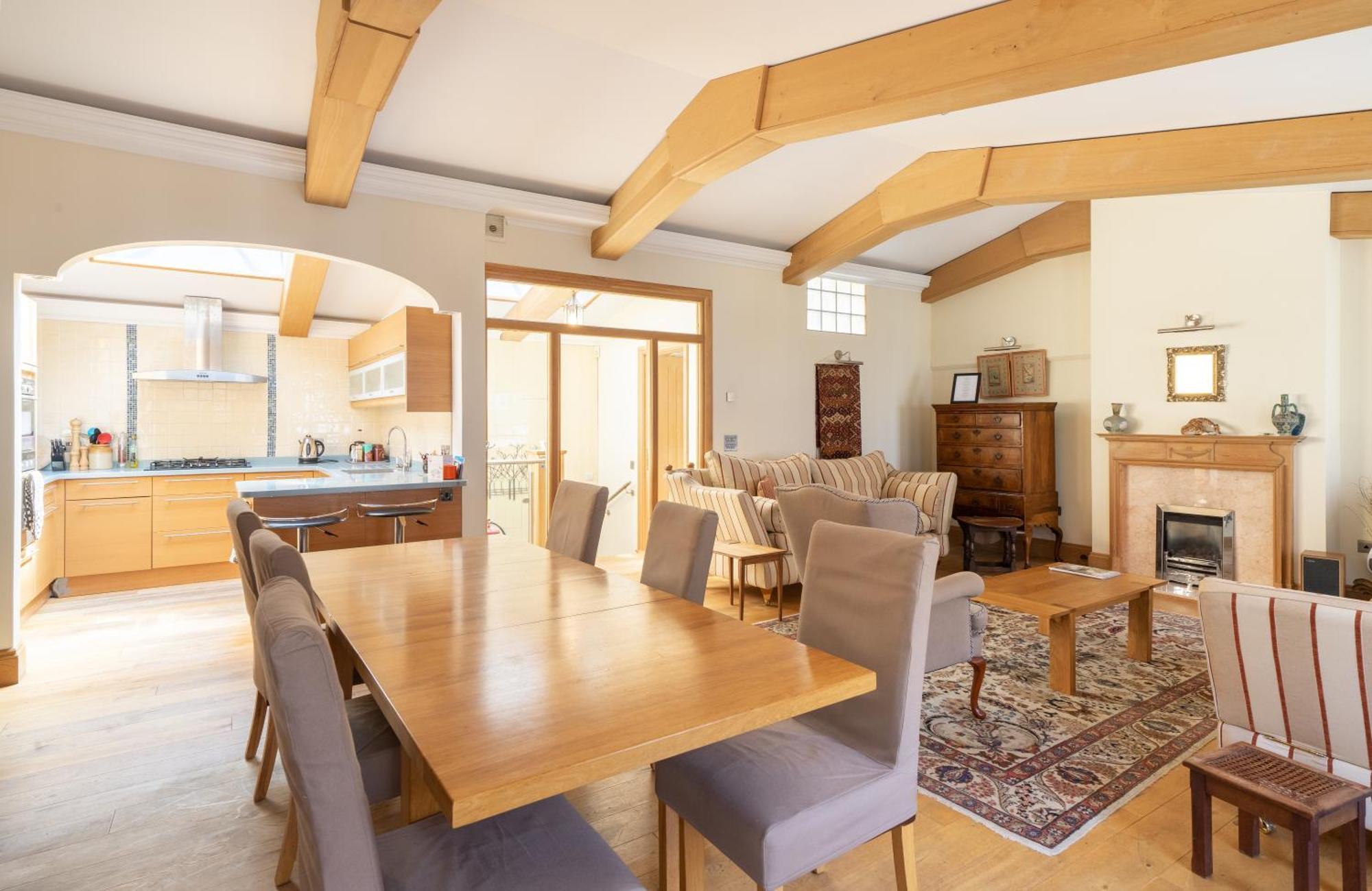 Kensington 3 Bedroom Luxury House *