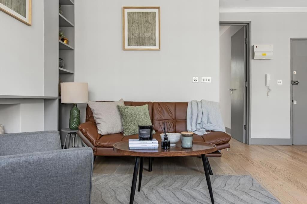 Notting Hill Stylish One Bedroom Apartment *