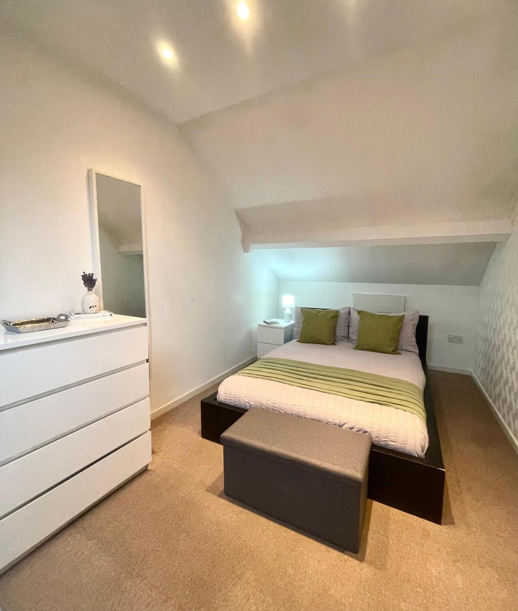 A Fantastic One Double Bedroom Flat Apartment *