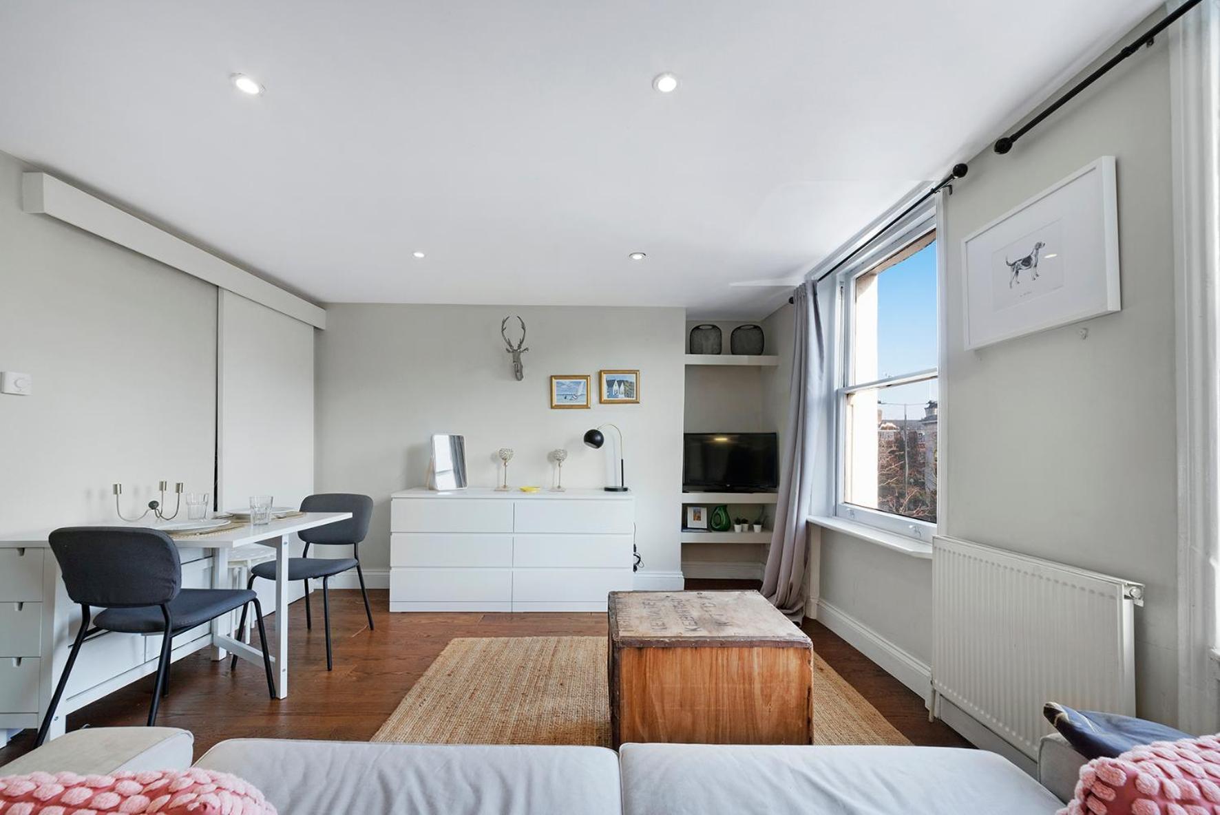 Appartement Modernised 1 And 2 Bedrooms Option Terrace And Balcony High Street Londen