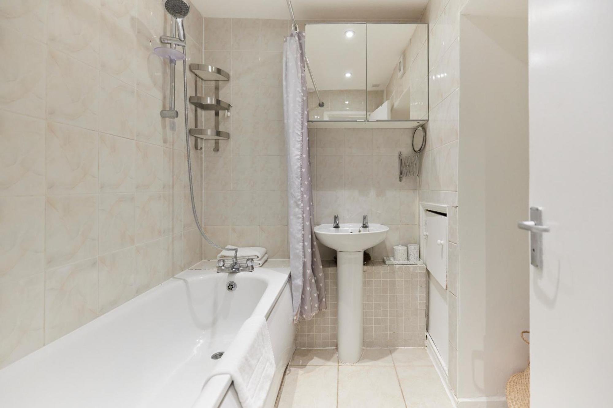 The Kennington Park Crib - Lovely 2bdr Flat With Garden Londen