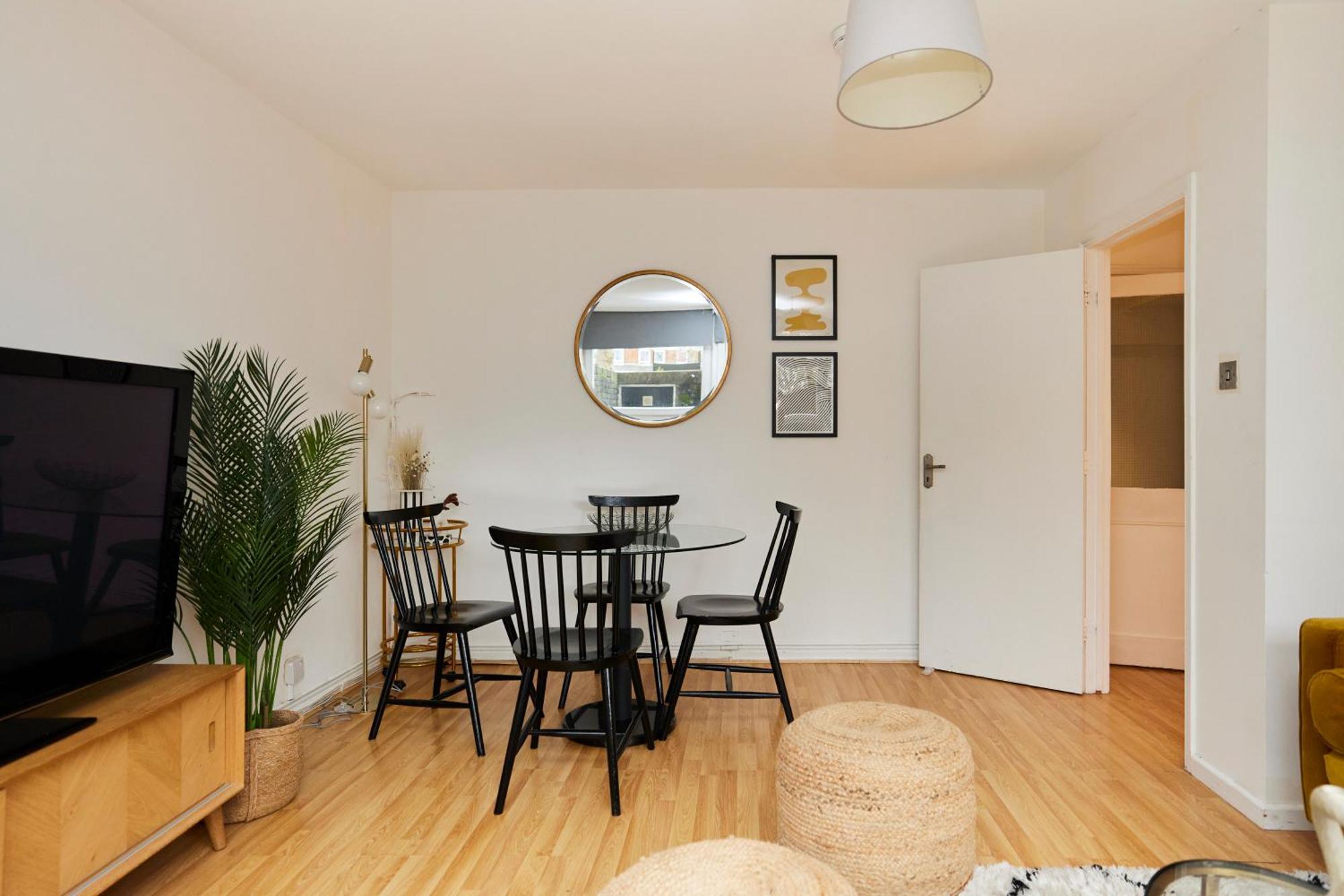 The Kennington Park Crib - Lovely 2bdr Flat With Garden Appartement Londen
