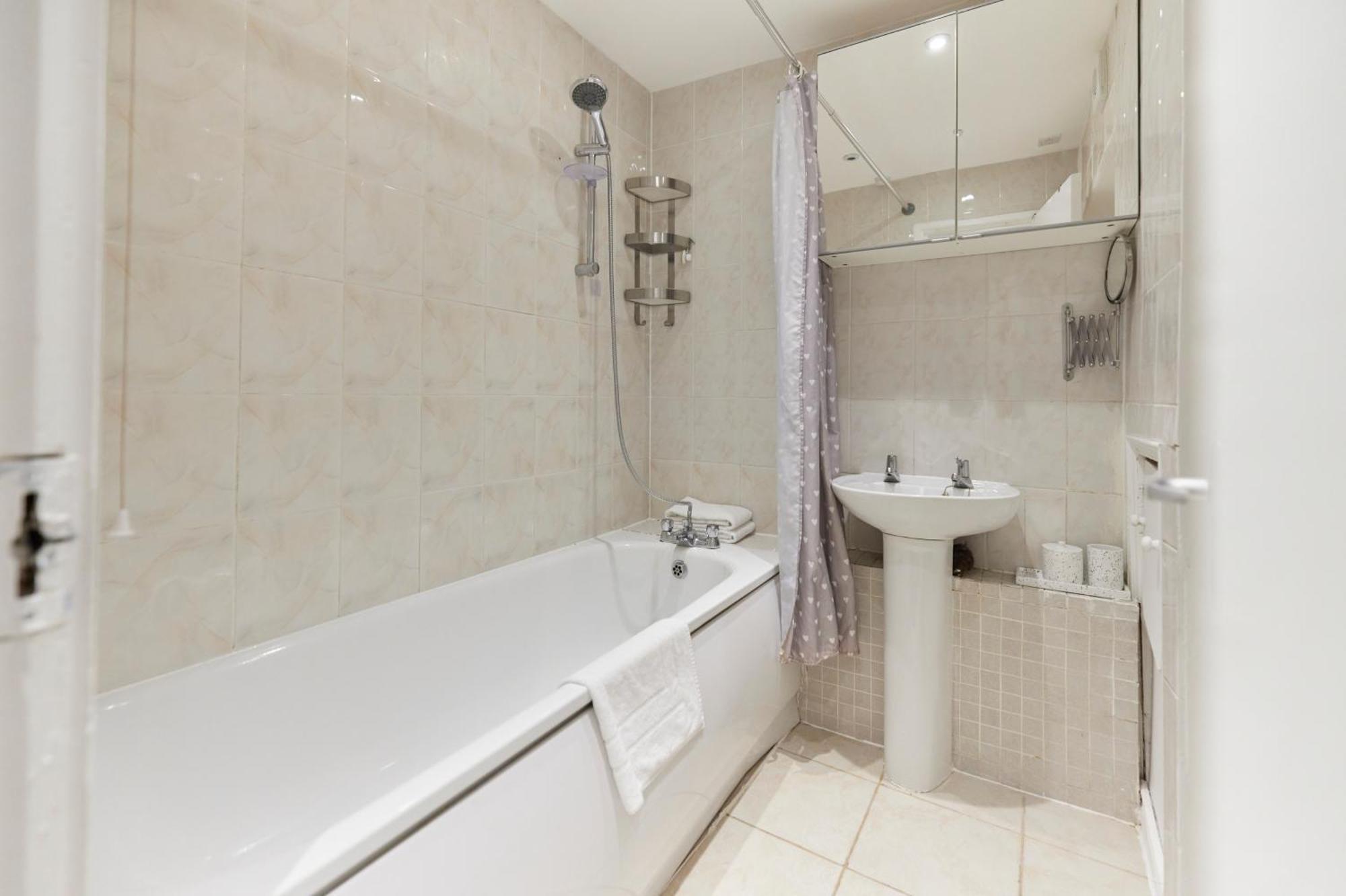 The Kennington Park Crib - Lovely 2bdr Flat With Garden Londen
