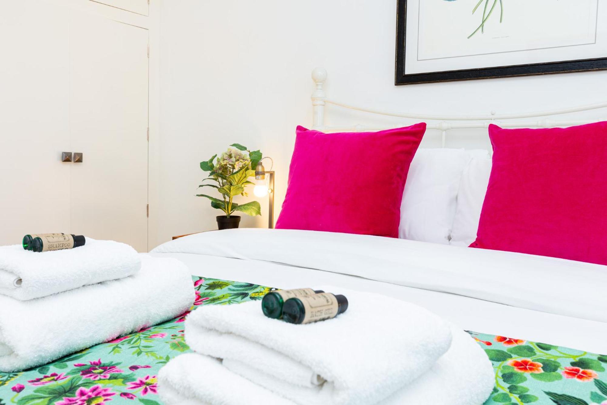 Immense Gorgeous 2br Wbalcony & Office In Chelsea Leilighet
