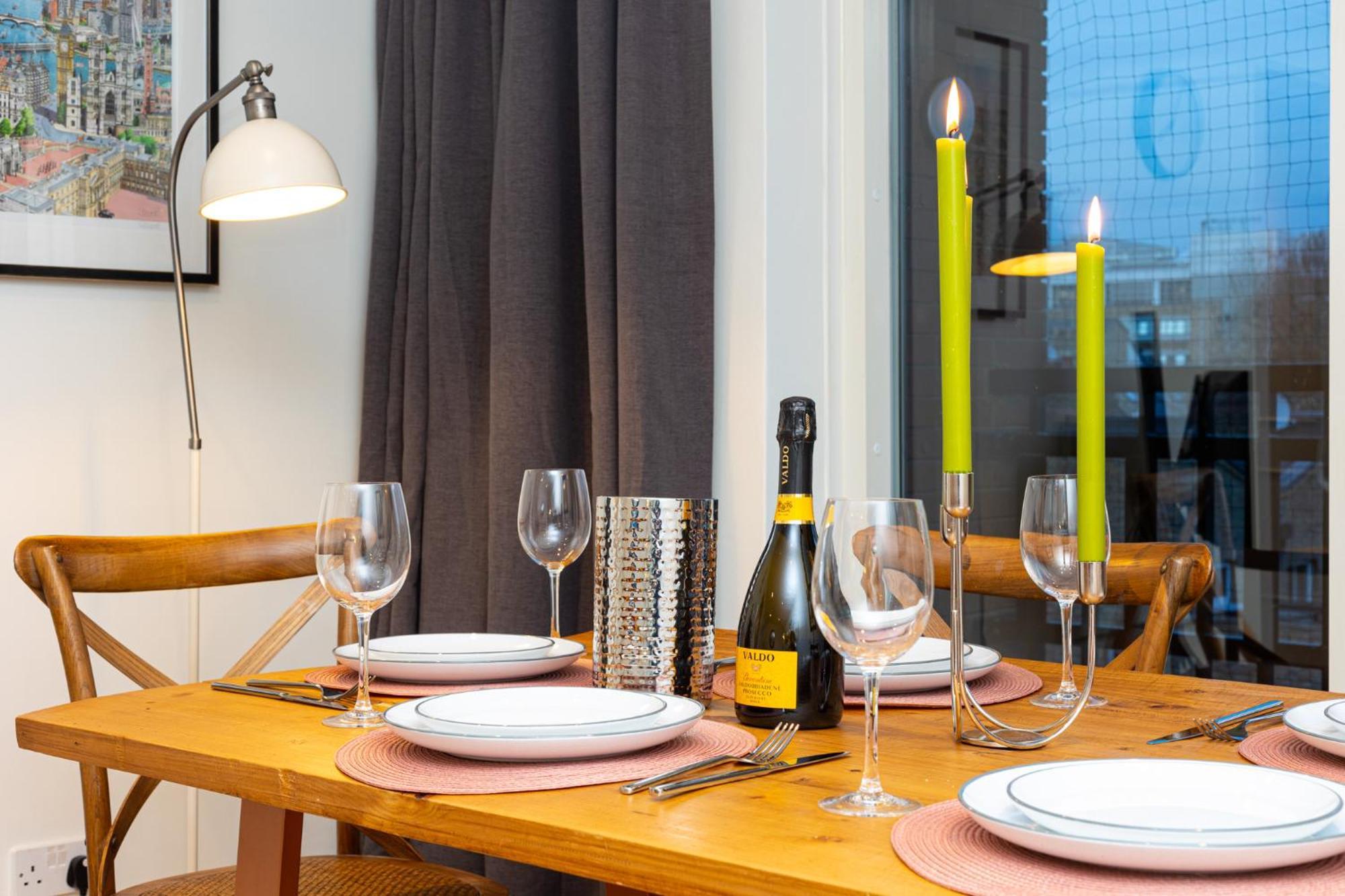 Immense Gorgeous 2br Wbalcony & Office In Chelsea Leilighet