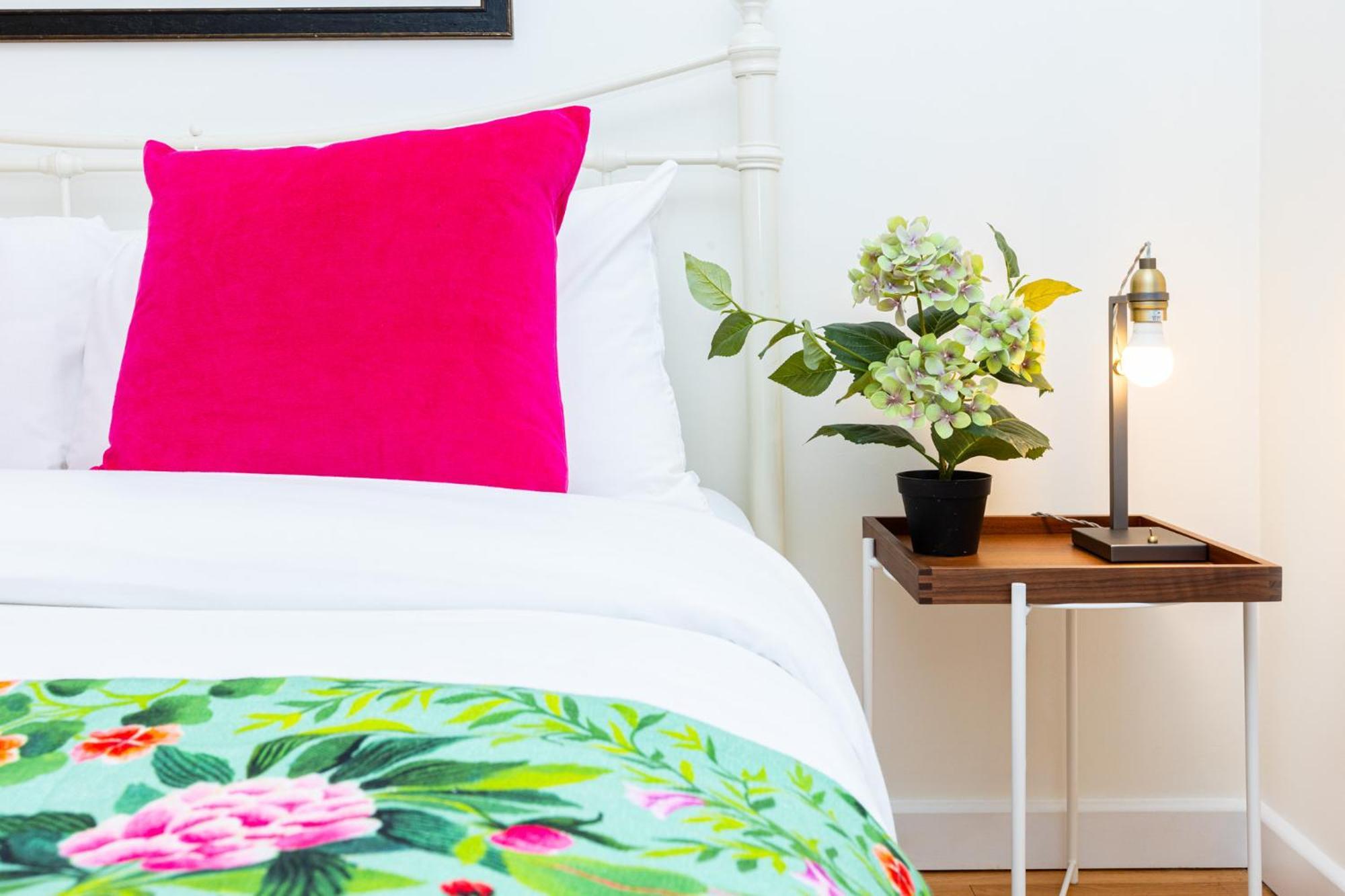 Immense Gorgeous 2br Wbalcony & Office In Chelsea Leilighet London
