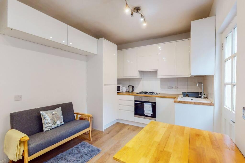 Stunning 2bdr With Beautiful Garden Apartment