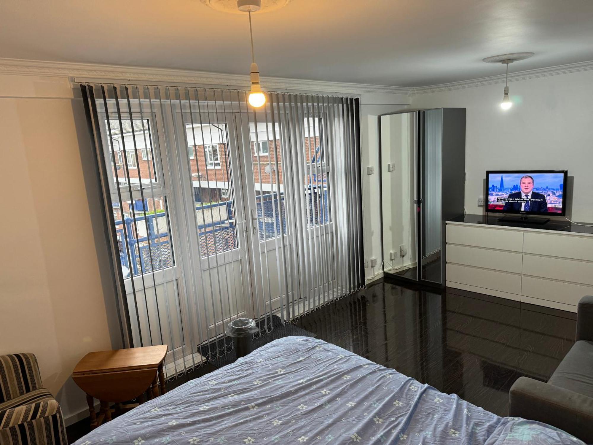 Guest house Large With Balcony Overlooking