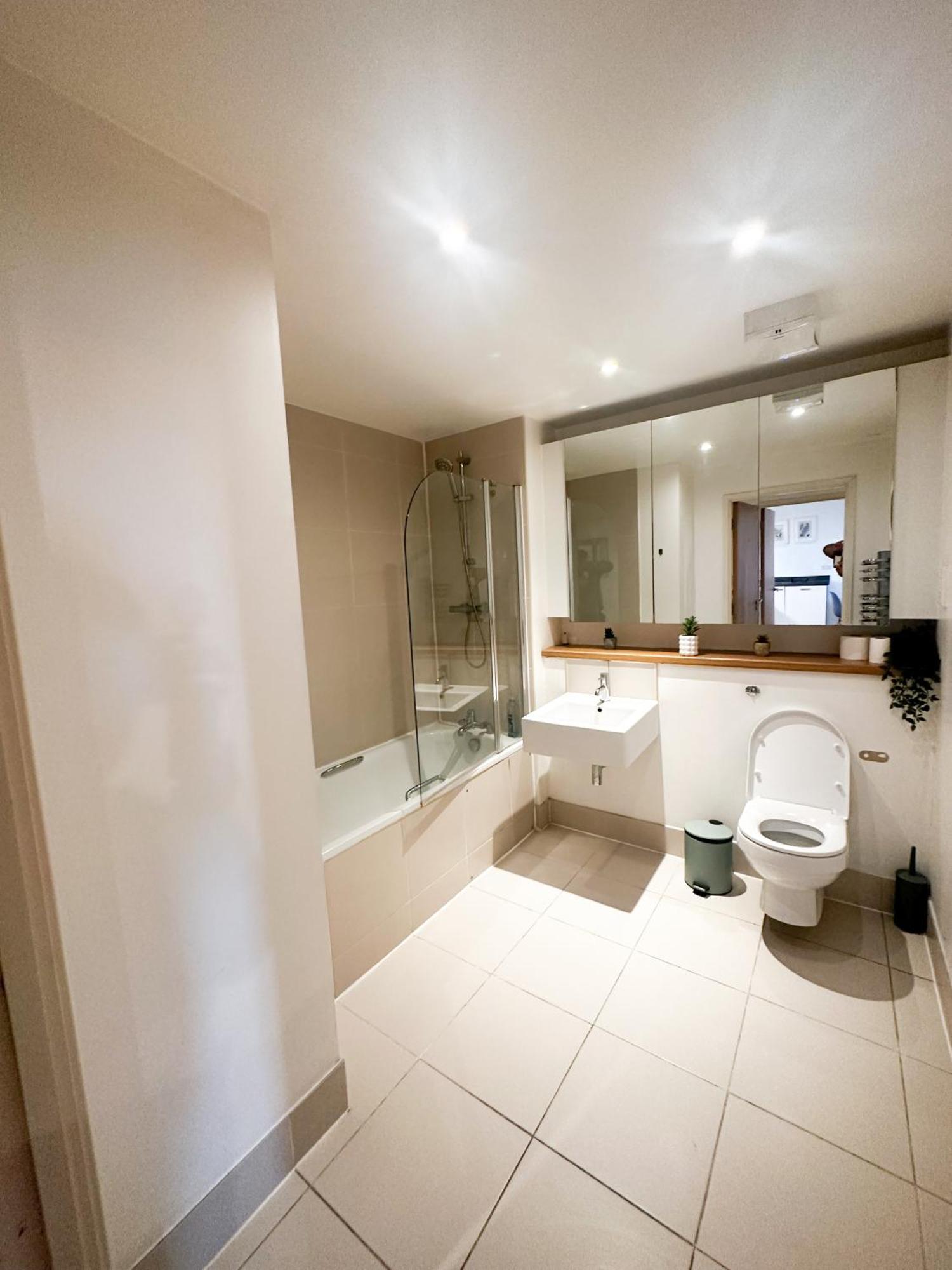 Shard Views Apartment London