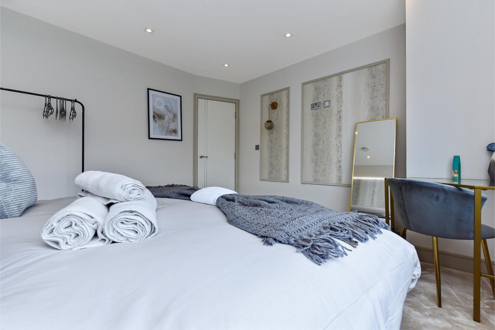 Contemporary 2 Bedroom Flat In Excellent Location! Apartment