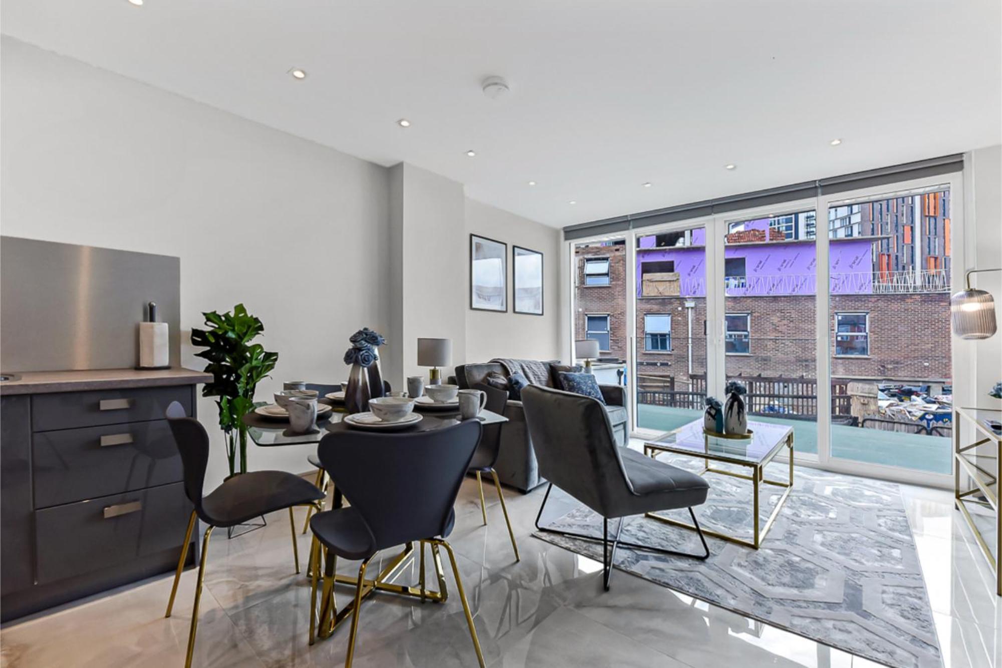 Contemporary 2 Bedroom Flat In Excellent Location! Apartment