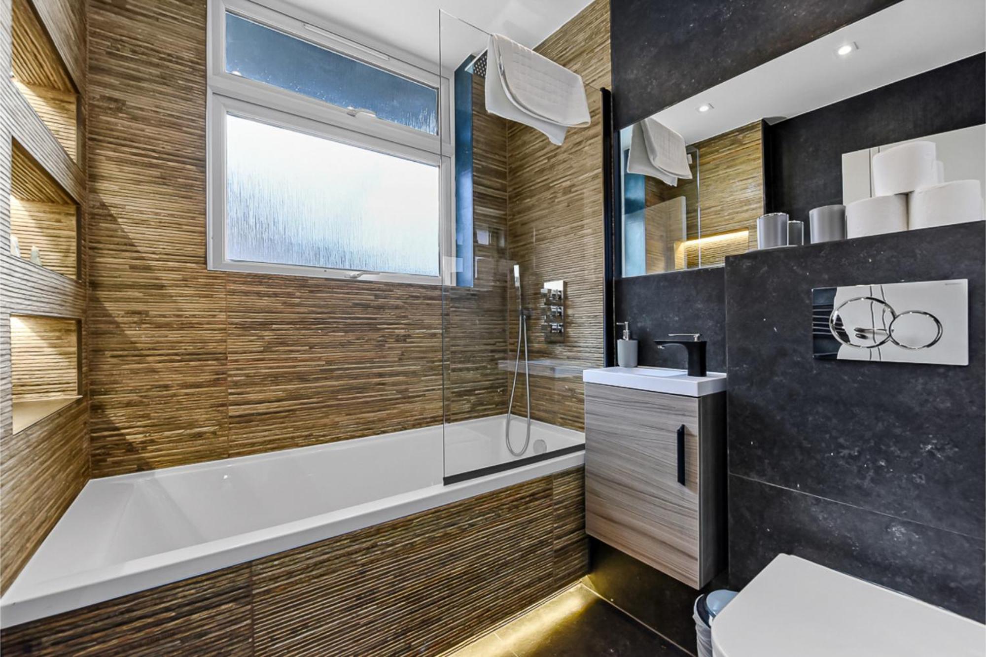 Contemporary 2 Bedroom Flat In Excellent Location!