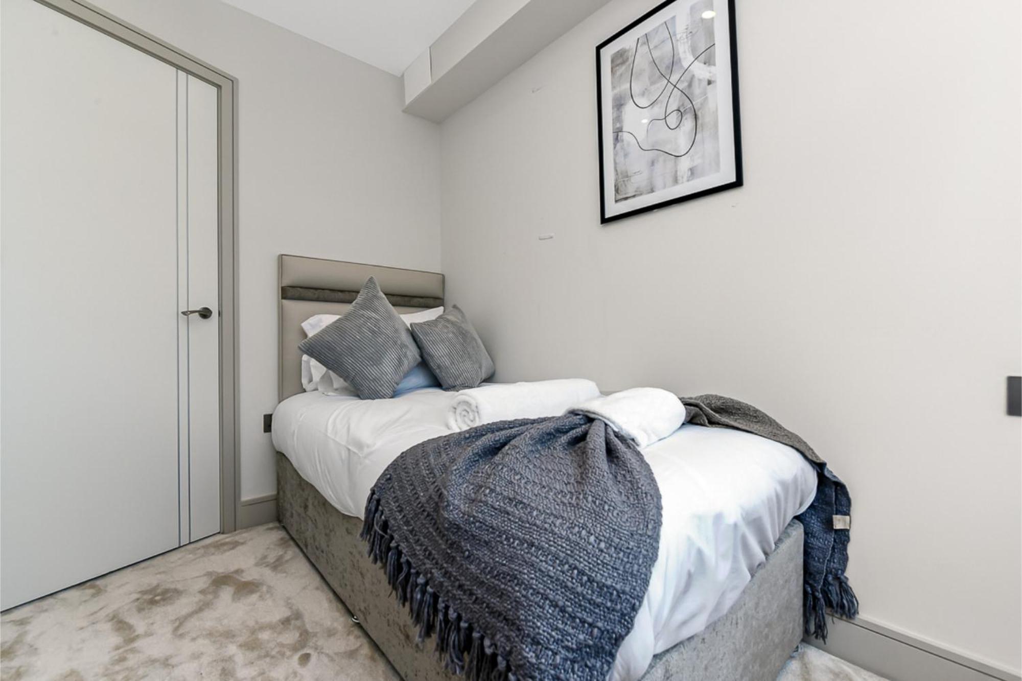 Contemporary 2 Bedroom Flat In Excellent Location! London