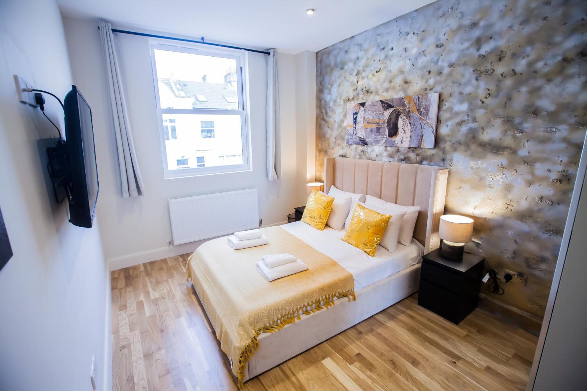 Luxury Fulham 3 Bedroom Garden House Apartment *